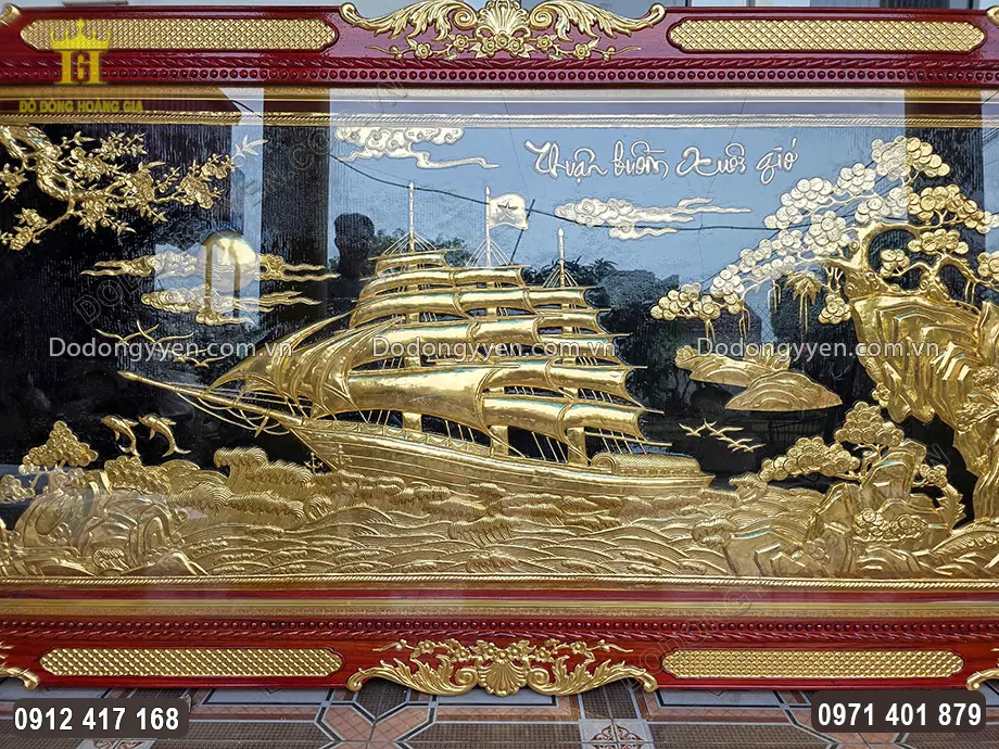 Họa tiết hoa văn được chạm th&uacute;c nổi sắc n&eacute;t